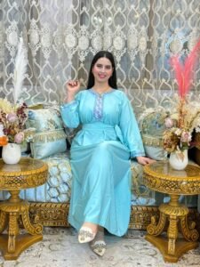 تبحثين عن إطلالة أنيقة، مريحة، واقتصادية؟ وصّلتي! 😍 قفطاننا الجديد المصنوع من أجود أنواع ثوب برادة، بارد وخفيف، مثالي لكل الأوقات. يتميز بـ طرز متقن وجذاب مع حزام أنيق لضبط المقاس وإبراز جمالك.
​كل هذا بـ 130 درهم فقط! 😲 وماشي غير هكا...
​🆓 التوصيل مجاني لجميع مدن المغرب! (نعم، السعر شامل التوصيل